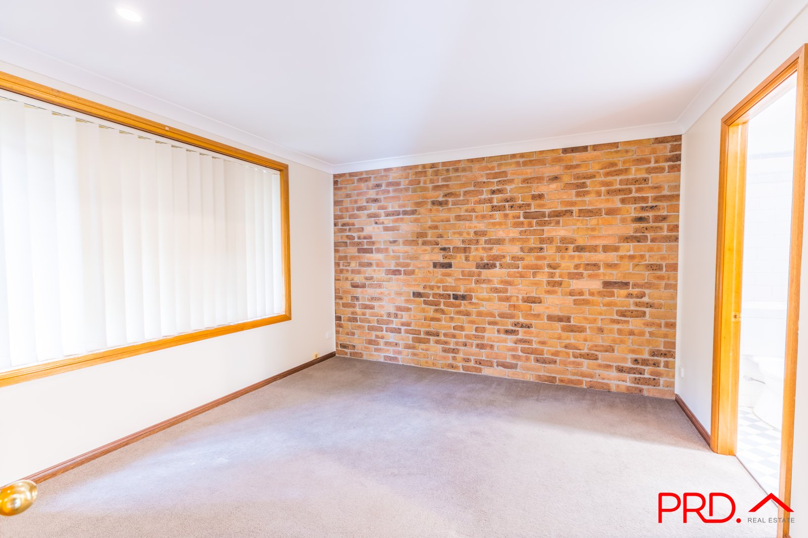 2 Overlanders Way TAMWORTH 12