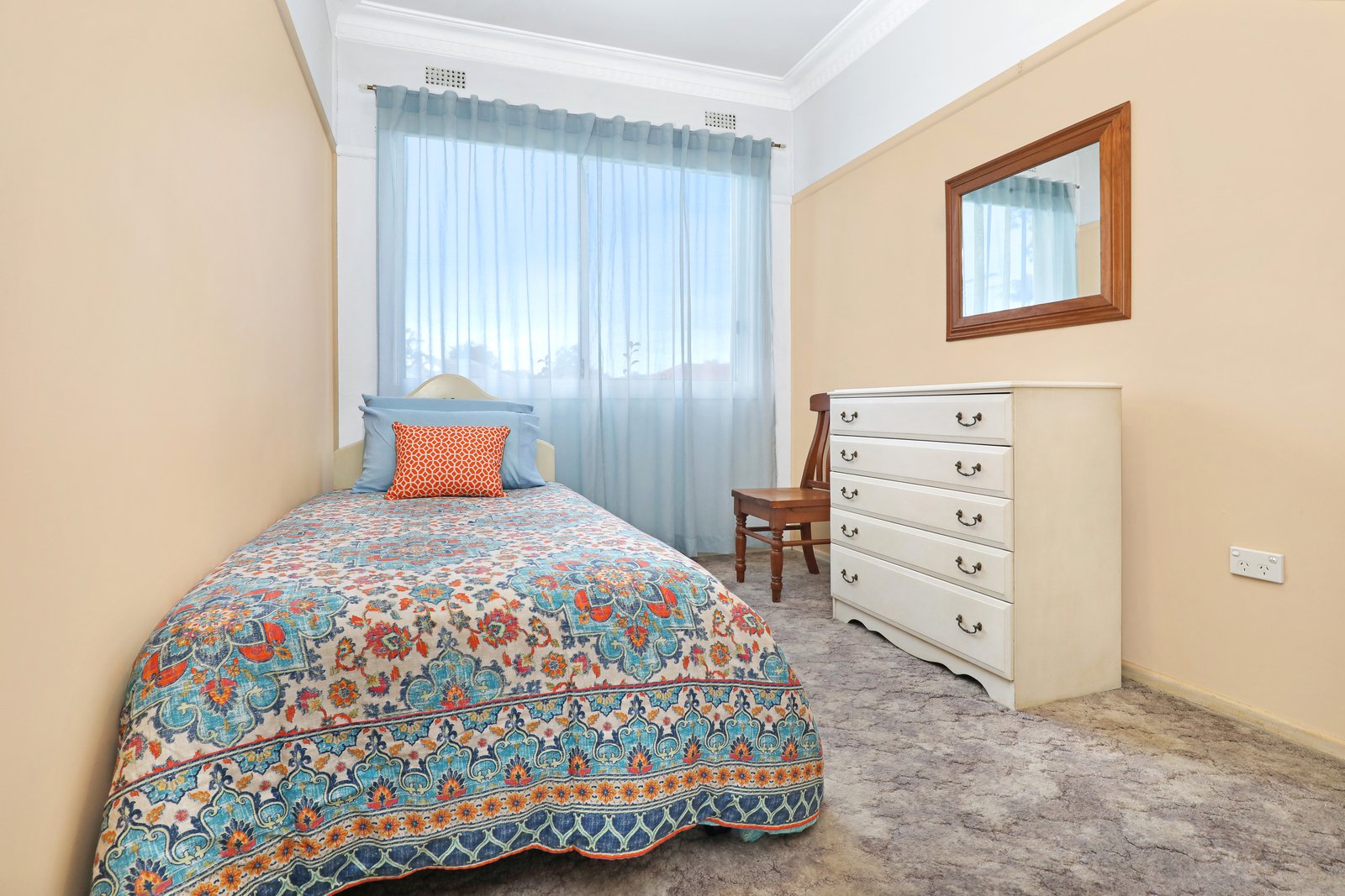2 Oxford Road DAPTO 8