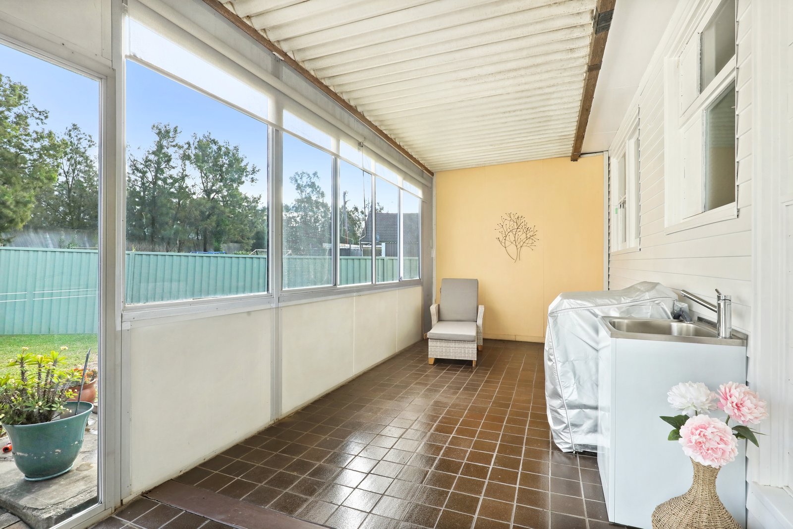 2 Oxford Road DAPTO 9