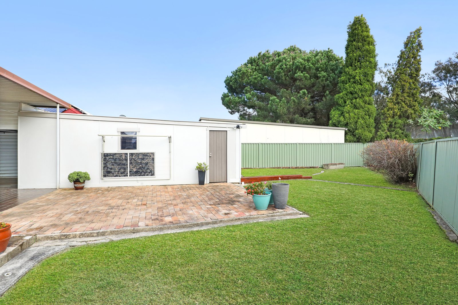 2 Oxford Road DAPTO 10