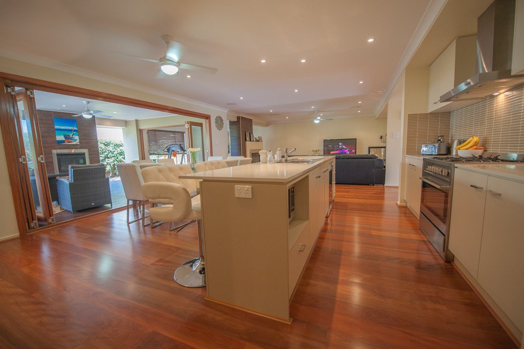 2 Paperbark Parade ABERGLASSLYN 8