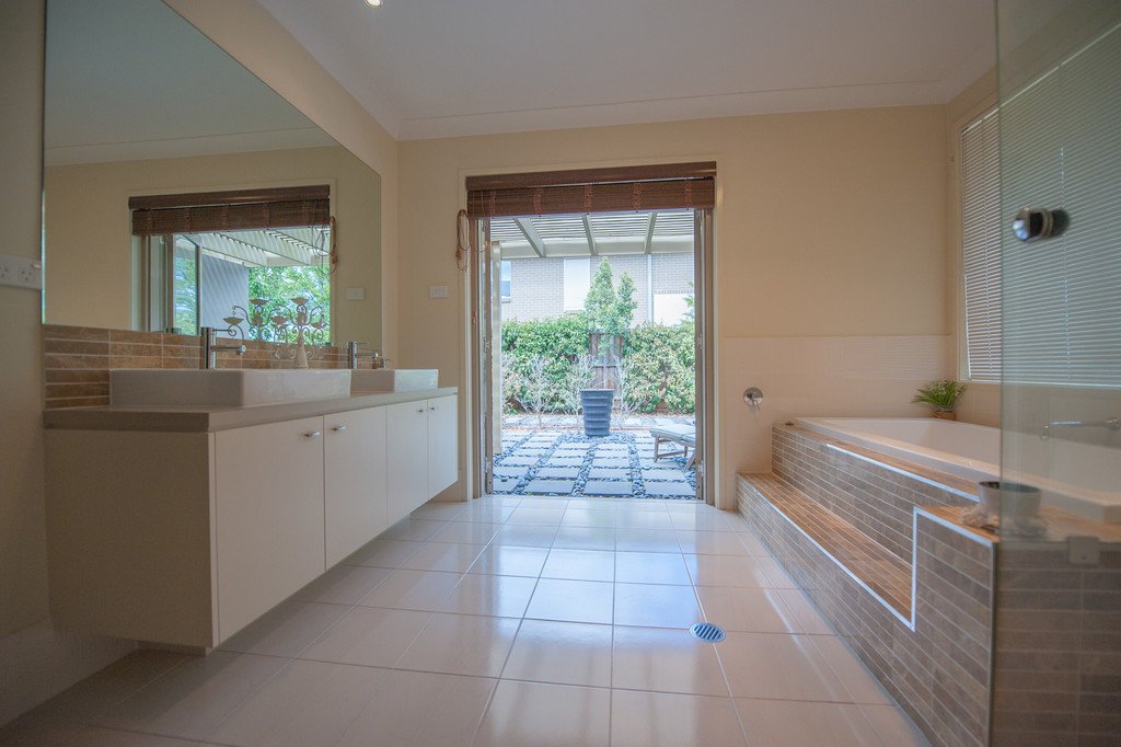 2 Paperbark Parade ABERGLASSLYN 13