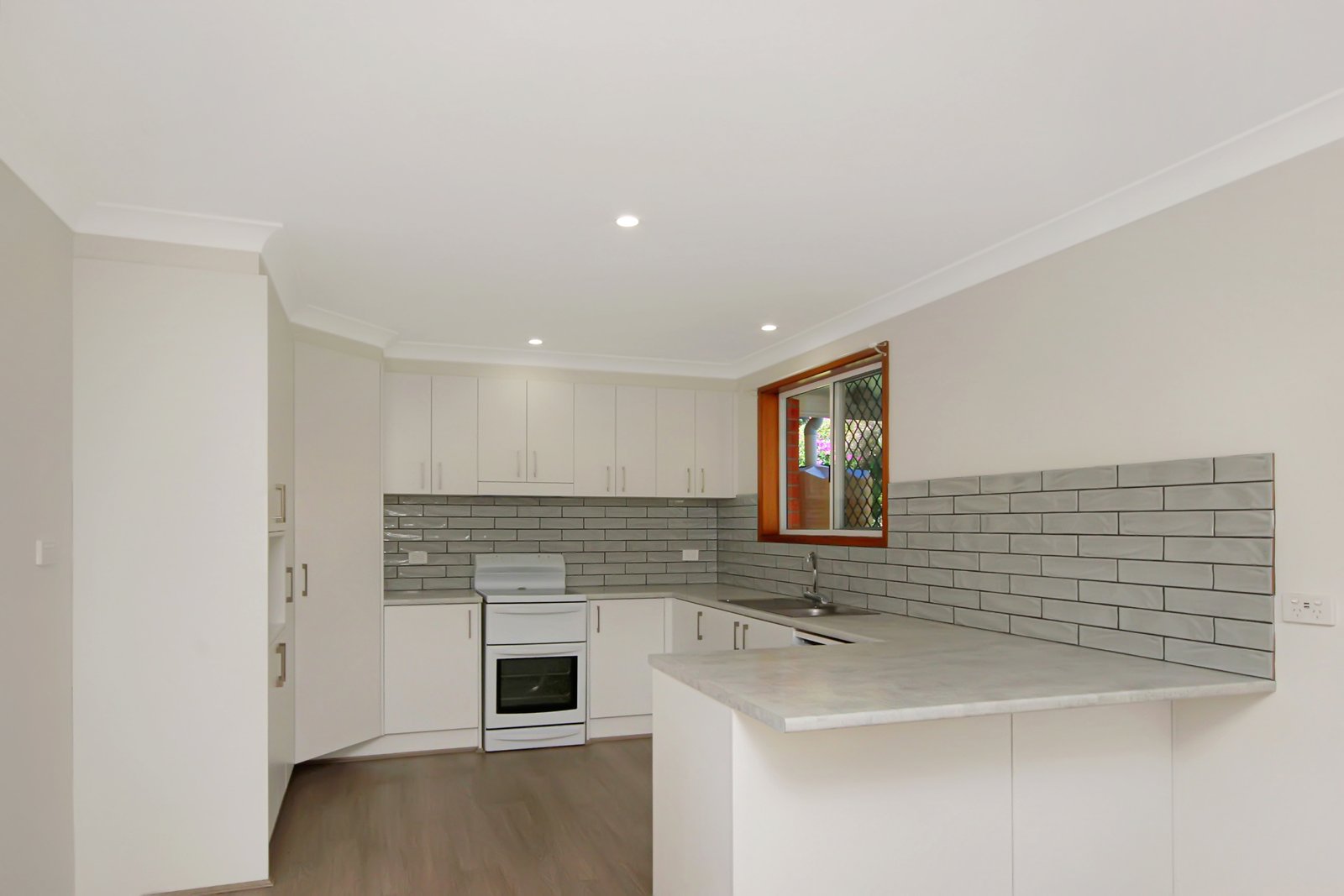 2 Peach Grove LAURIETON 3