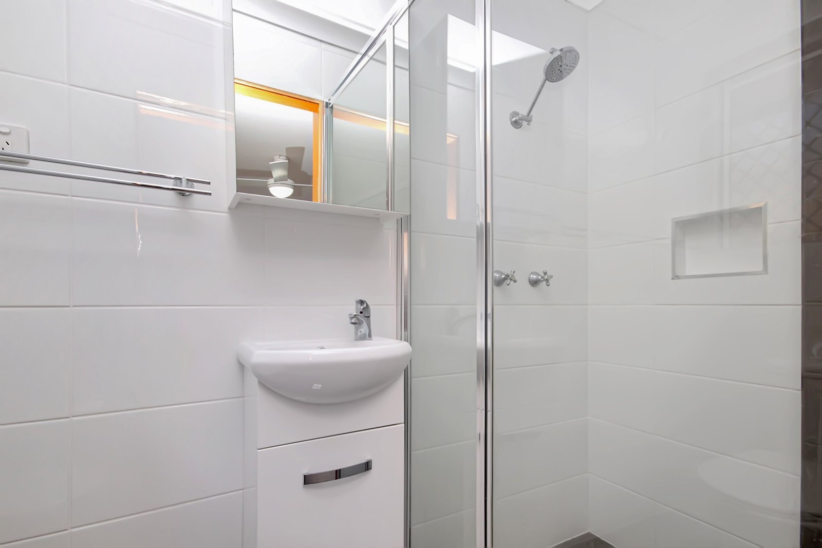 2 Peach Grove LAURIETON 9