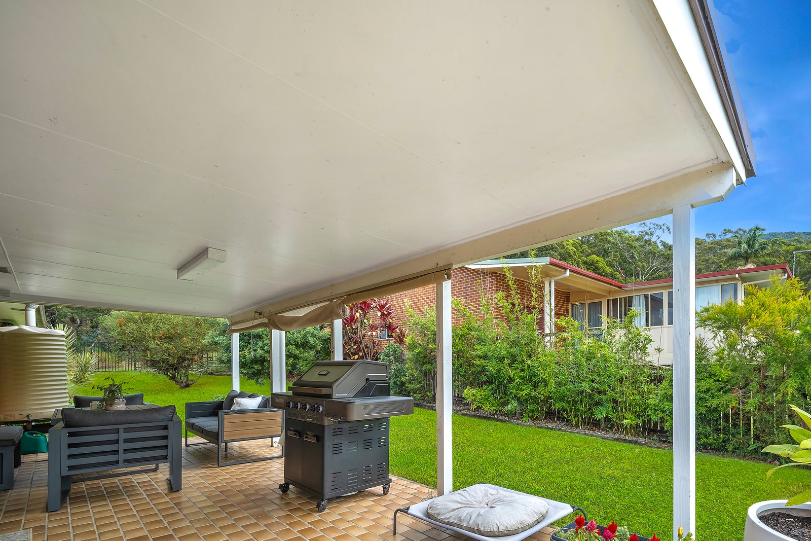 2 Peach Grove LAURIETON 9