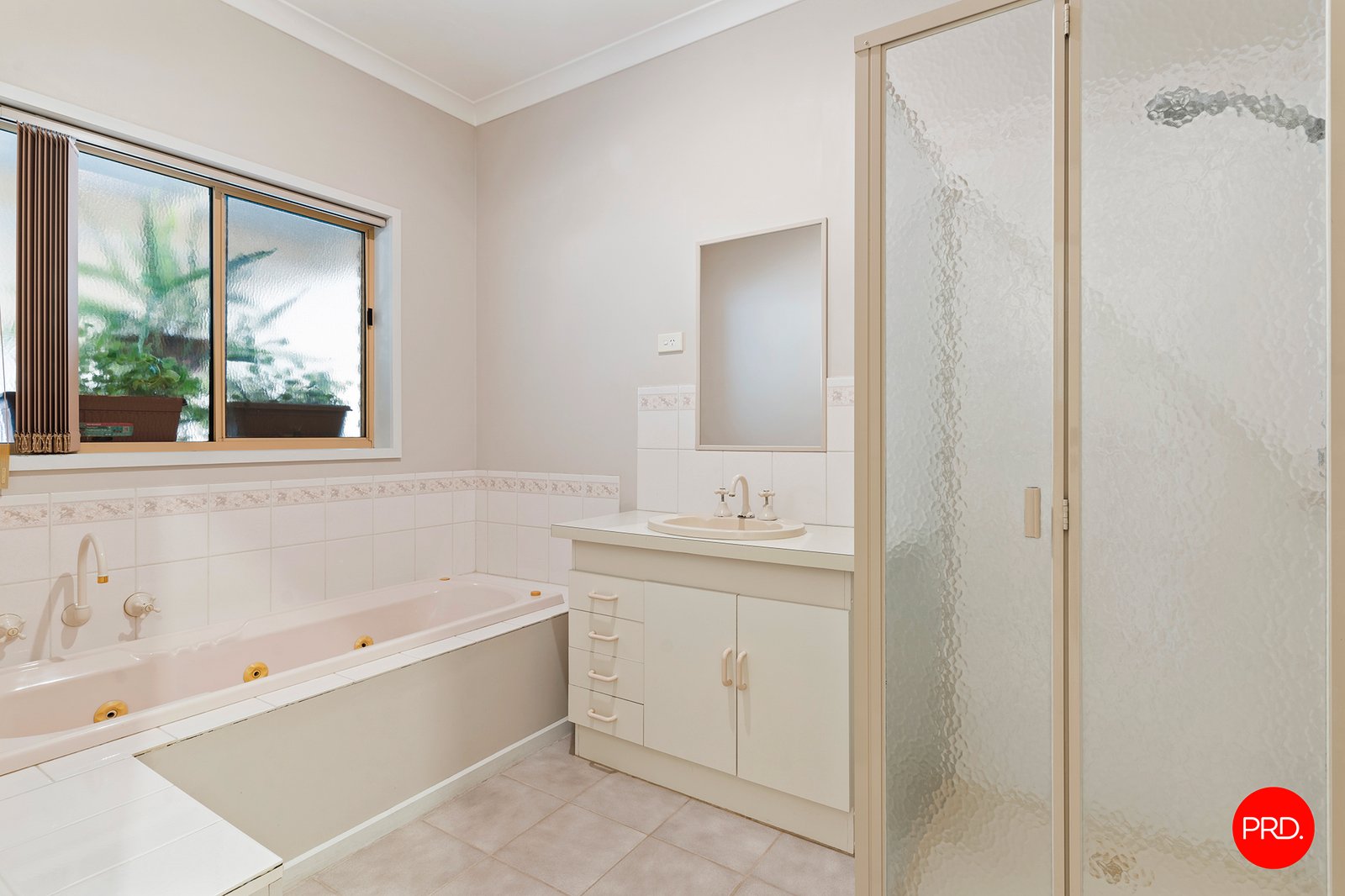 2 Peake Court ASCOT 18