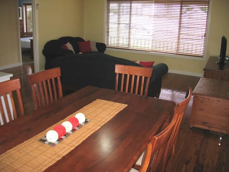 2 Pineview Avenue ROSELANDS 4