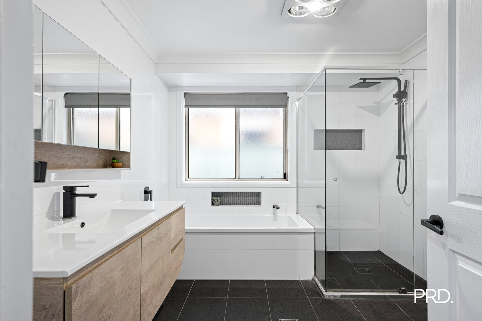 2 Pluto Close CRANEBROOK 8