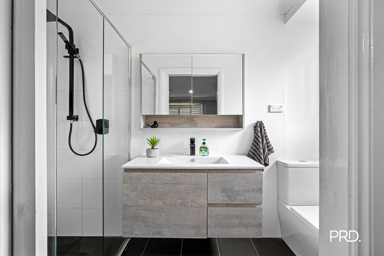 2 Pluto Close CRANEBROOK 9