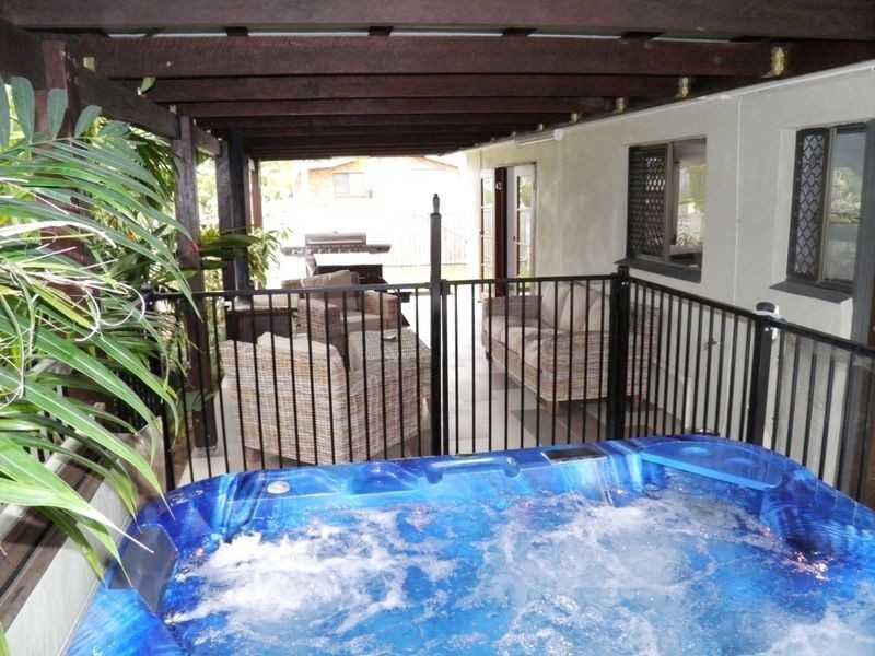 2 Polmaise Street BOYNE ISLAND 4