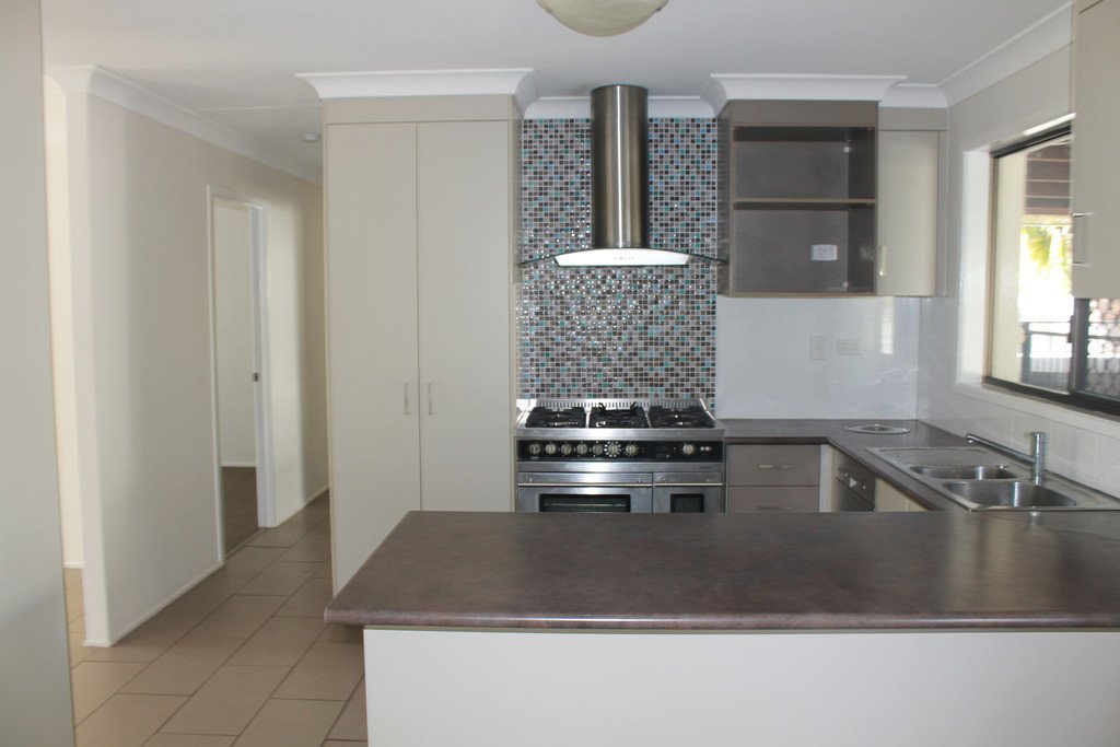 2 Polmaise Street BOYNE ISLAND 8