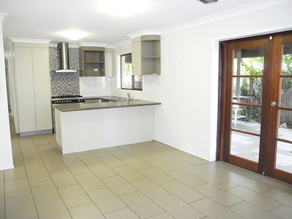 2 Polmaise Street BOYNE ISLAND 9