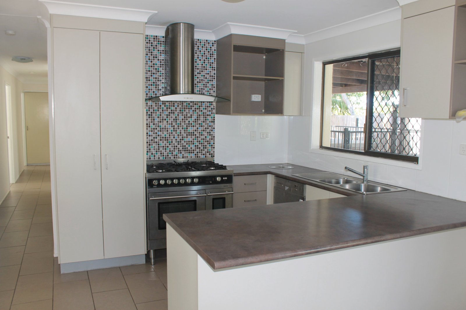 2 Polmaise Street BOYNE ISLAND 2