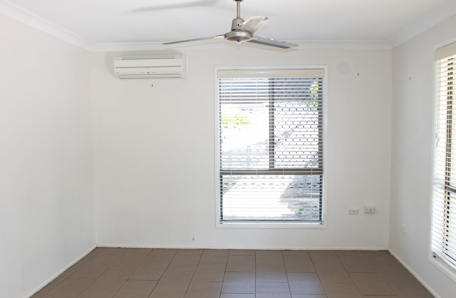 2 Polmaise Street BOYNE ISLAND 4