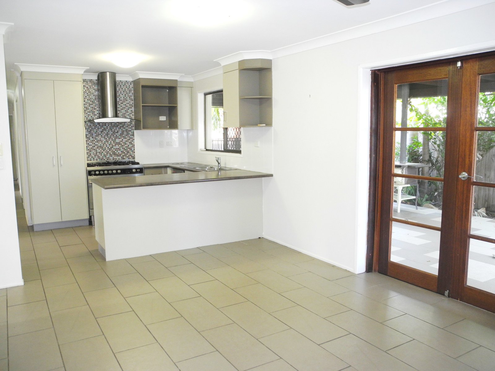 2 Polmaise Street BOYNE ISLAND 8