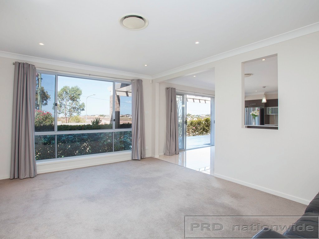 2 Portabello Crescent THORNTON 9