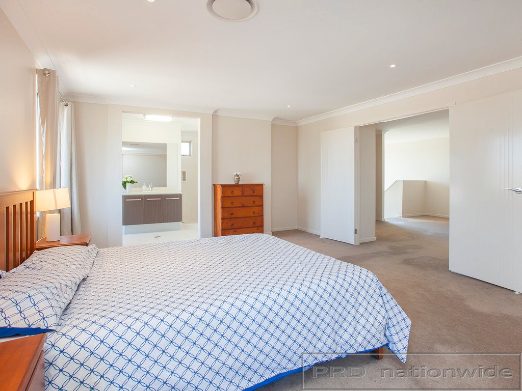 2 Portabello Crescent THORNTON 18