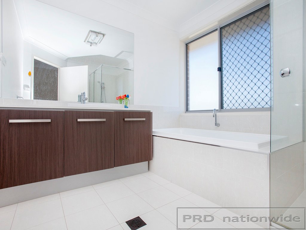 2 Portabello Crescent THORNTON 21