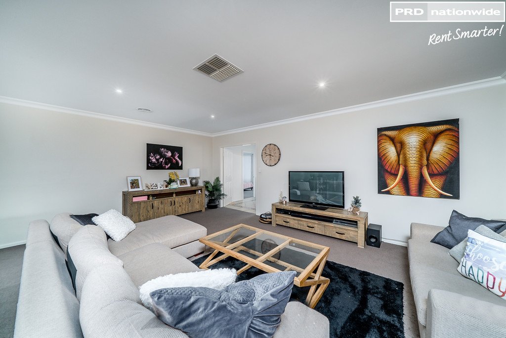 2 Post Place LAKE ALBERT 3