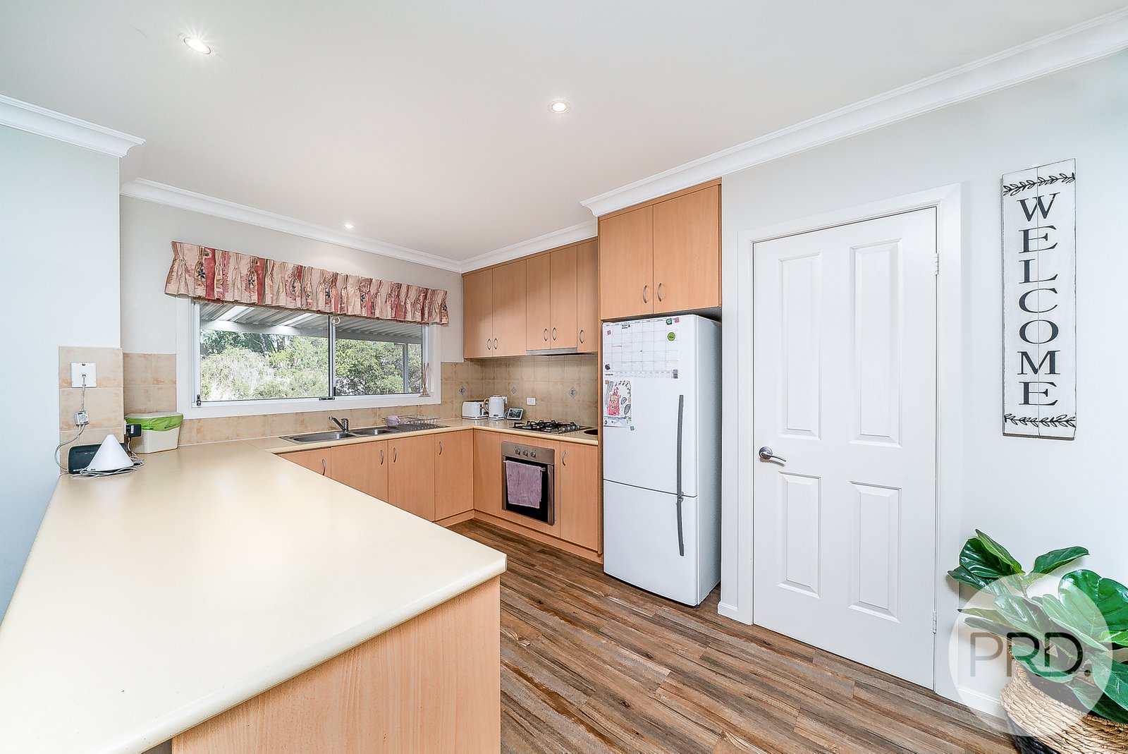 2 Post Place LAKE ALBERT 5