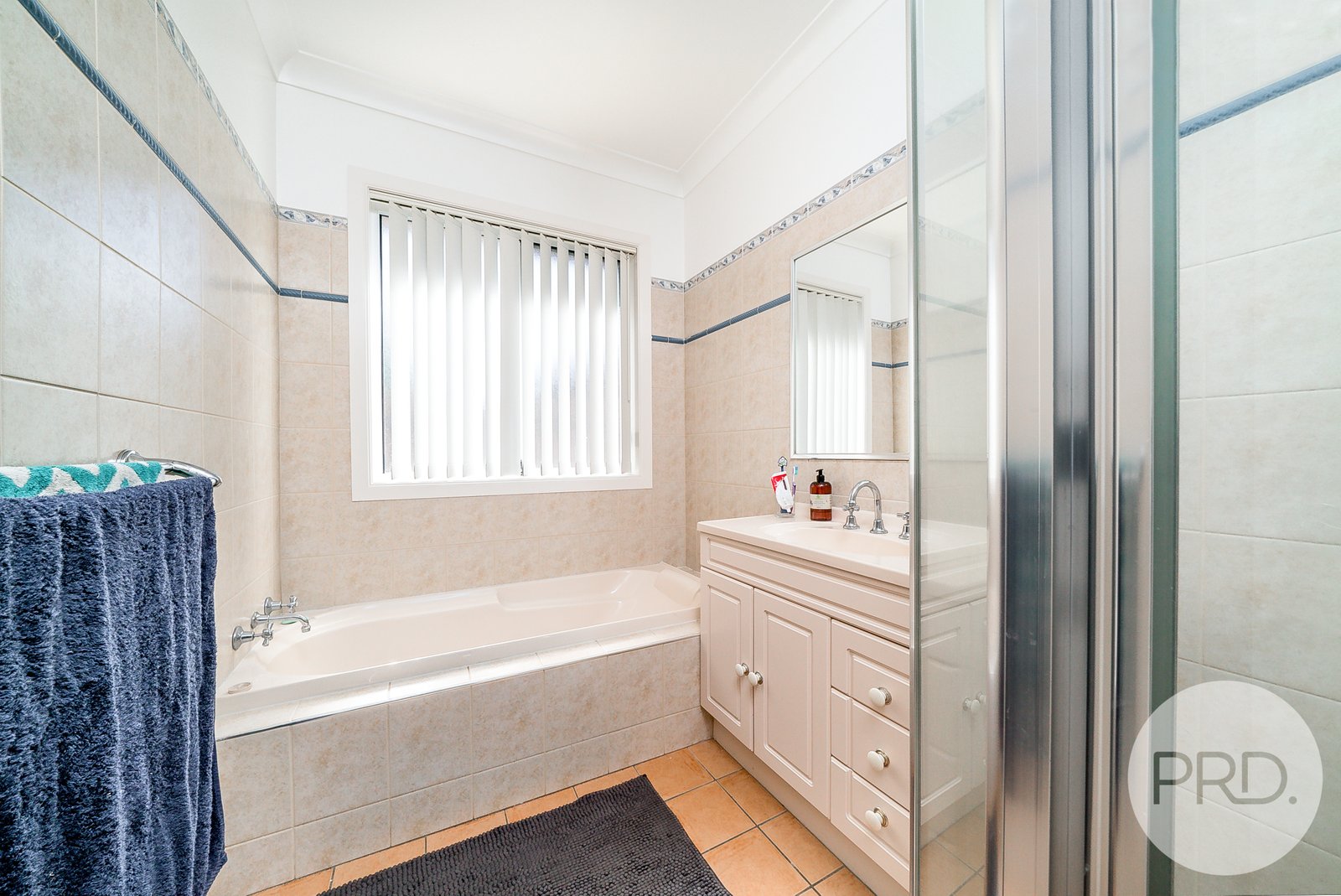 2 Post Place LAKE ALBERT 11