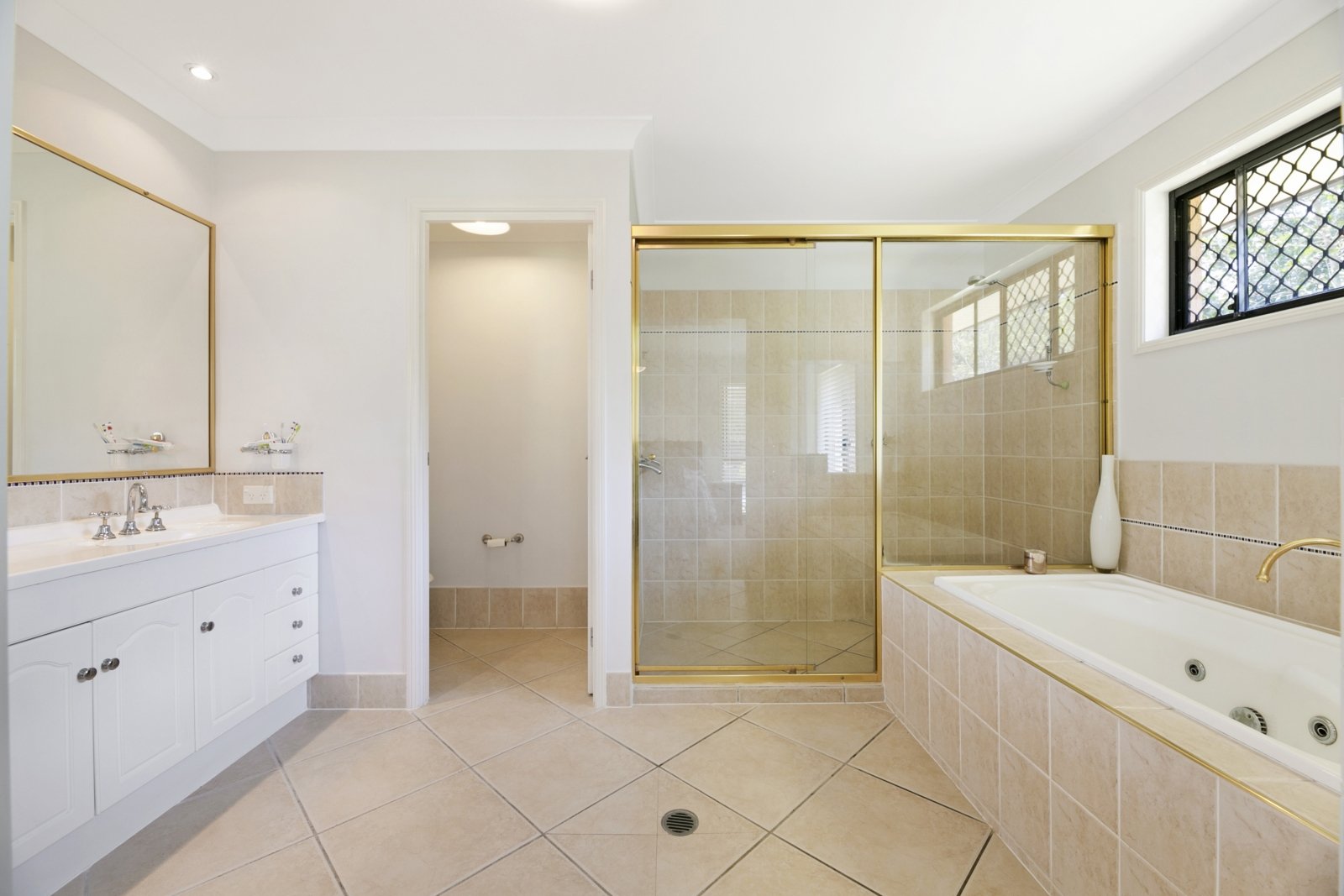 2 Ranch Court TALLEBUDGERA VALLEY 27