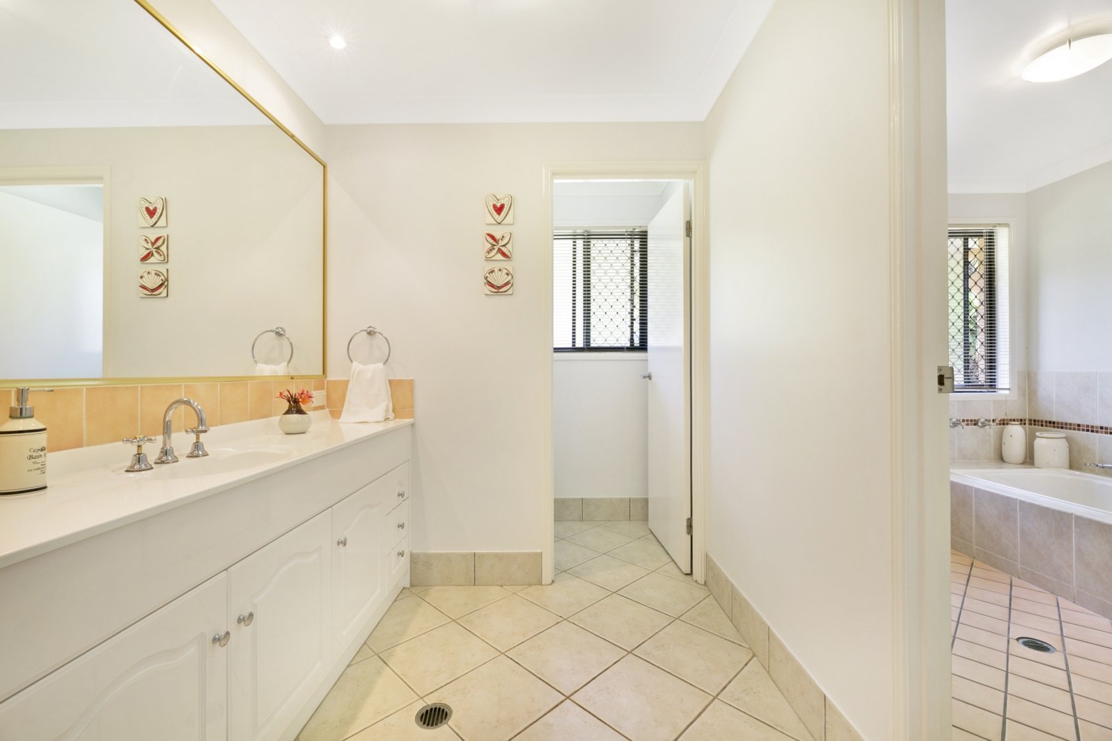 2 Ranch Court TALLEBUDGERA VALLEY 32