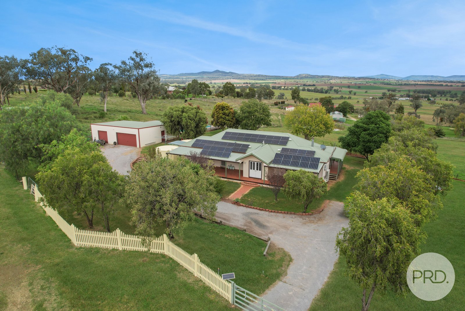 2 Red Gum Place TAMWORTH 3