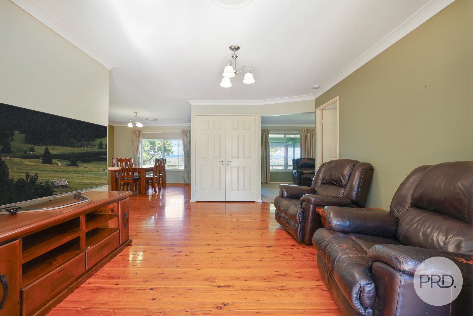 2 Red Gum Place TAMWORTH 11