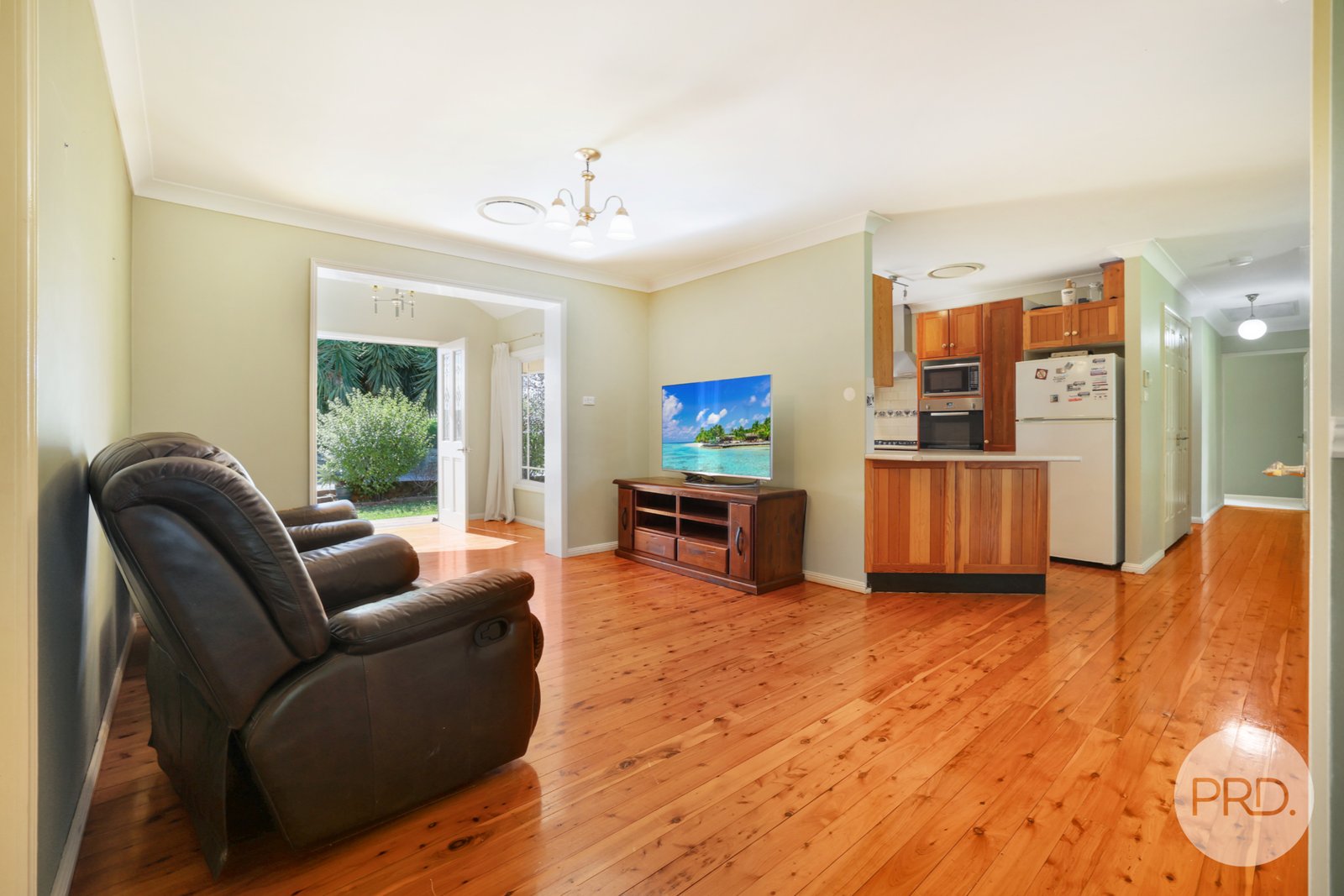 2 Red Gum Place TAMWORTH 14