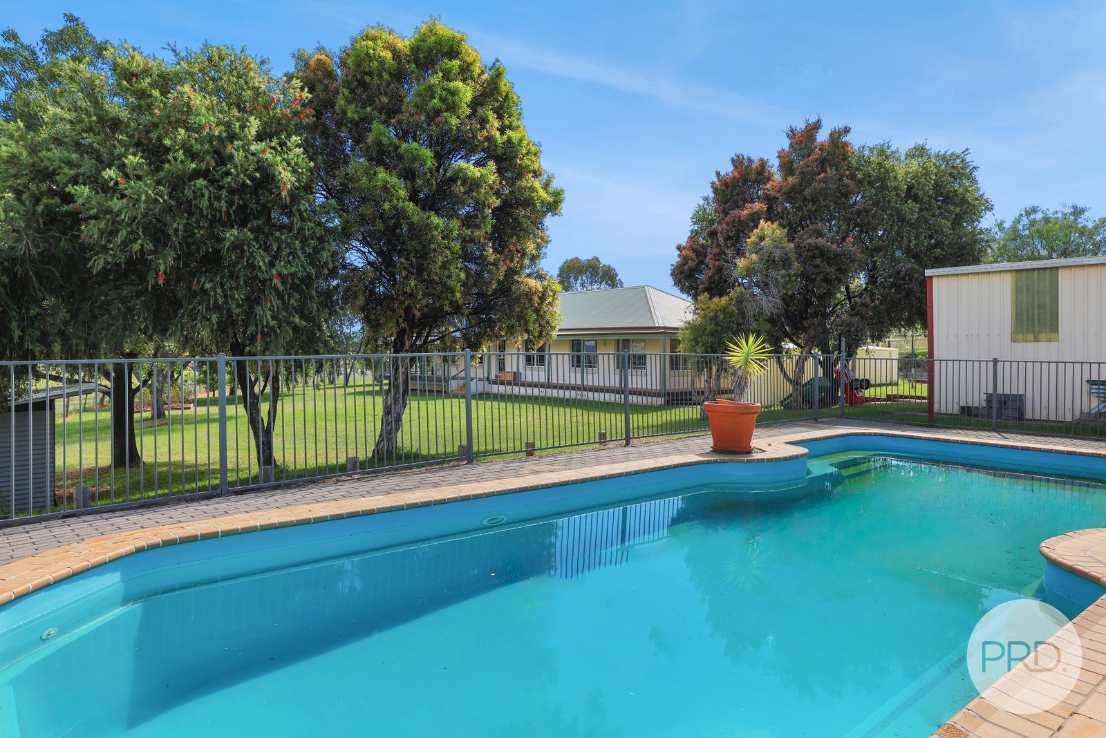 2 Red Gum Place TAMWORTH 27