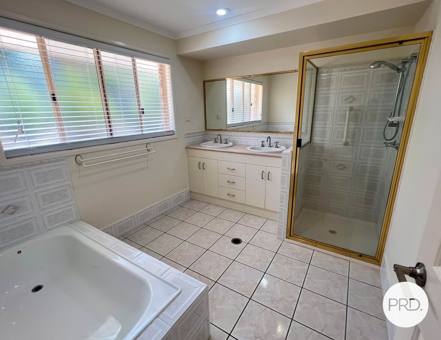 2 RIDGE Close TANNUM SANDS 12