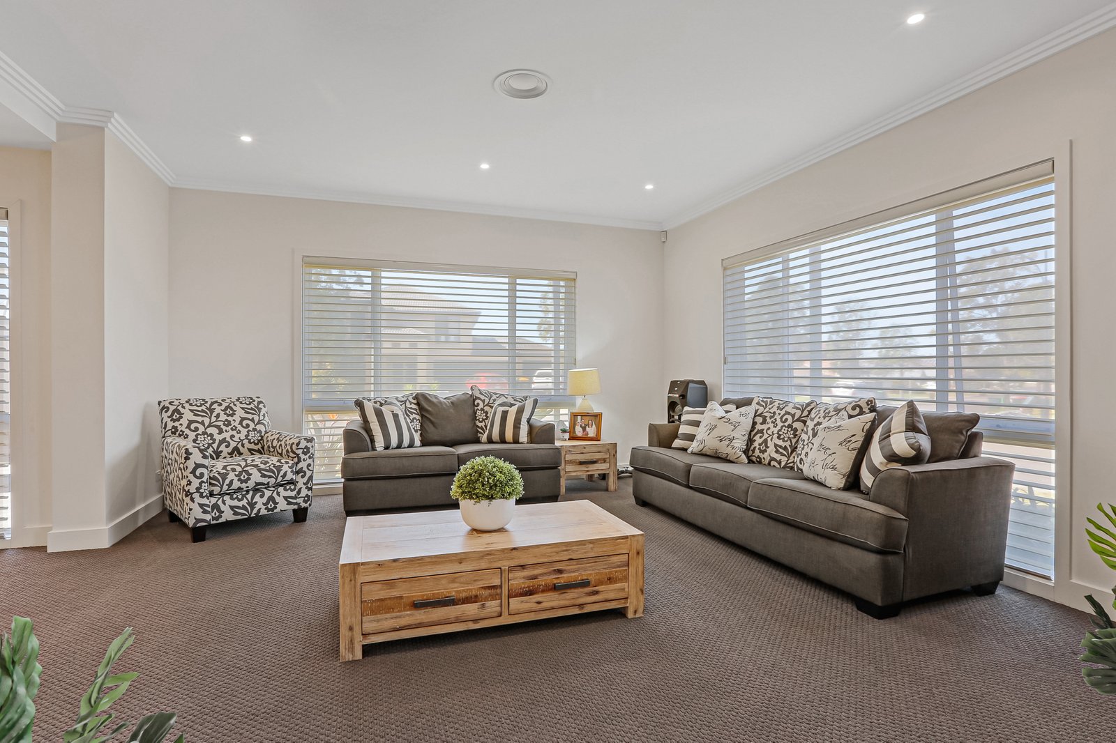 2 Riverside Crescent HAYWARDS BAY 4