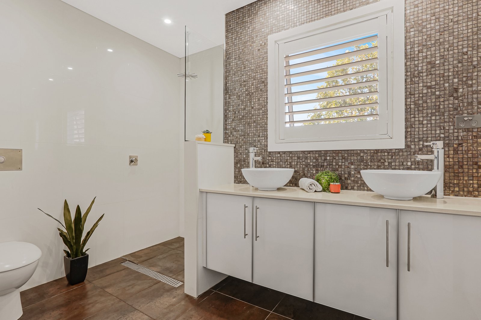 2 Riverside Crescent HAYWARDS BAY 7