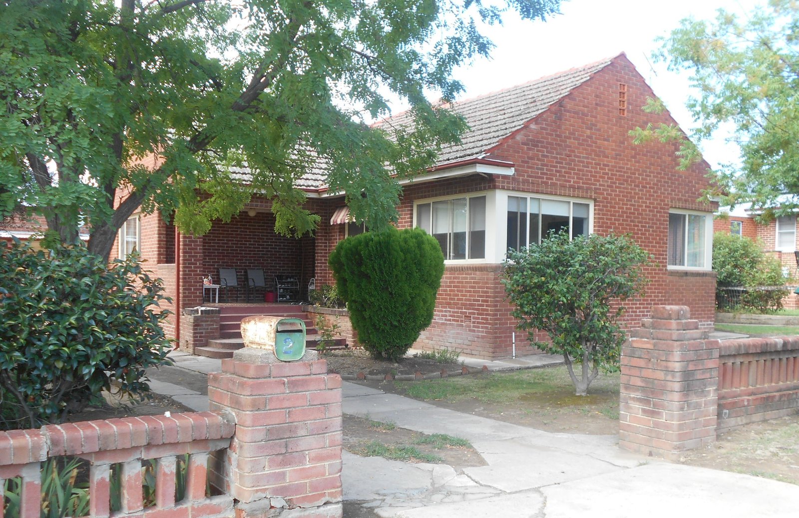 2 Robertson Street TUMUT 1