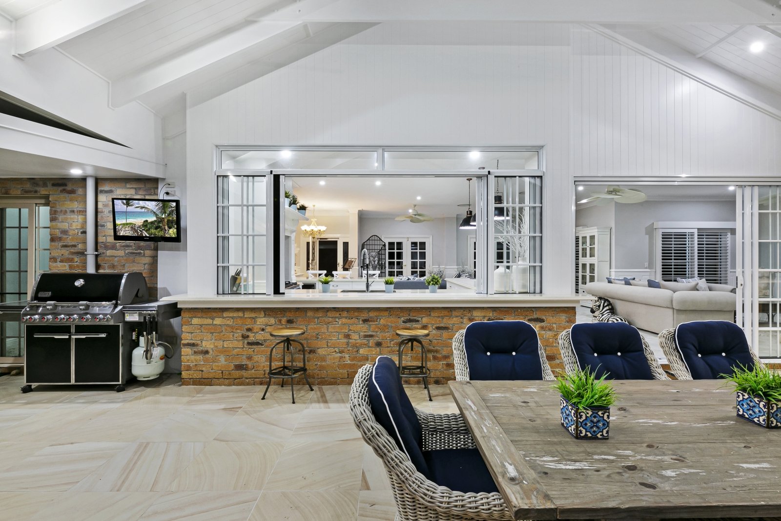 2 Rosebank Court TALLEBUDGERA 2