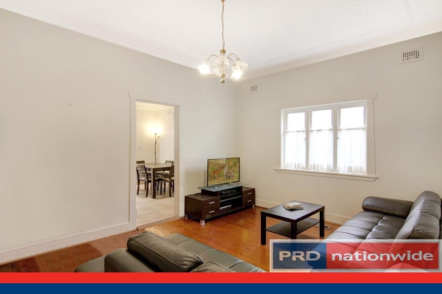 2 Salisbury Street SOUTH HURSTVILLE 4