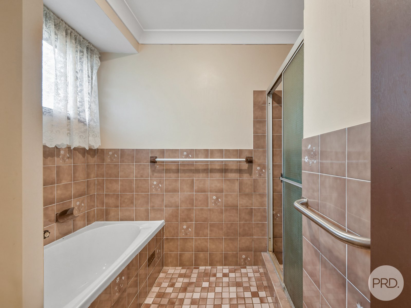 2 Sallee Glen KINGSWOOD 9