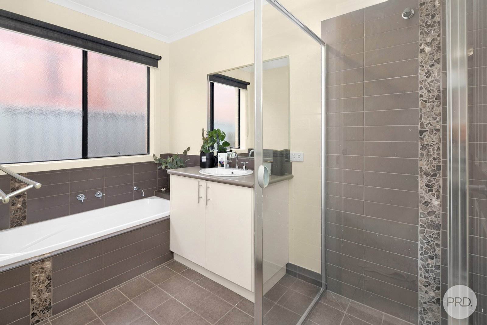 2 Sandon Place DELACOMBE 8