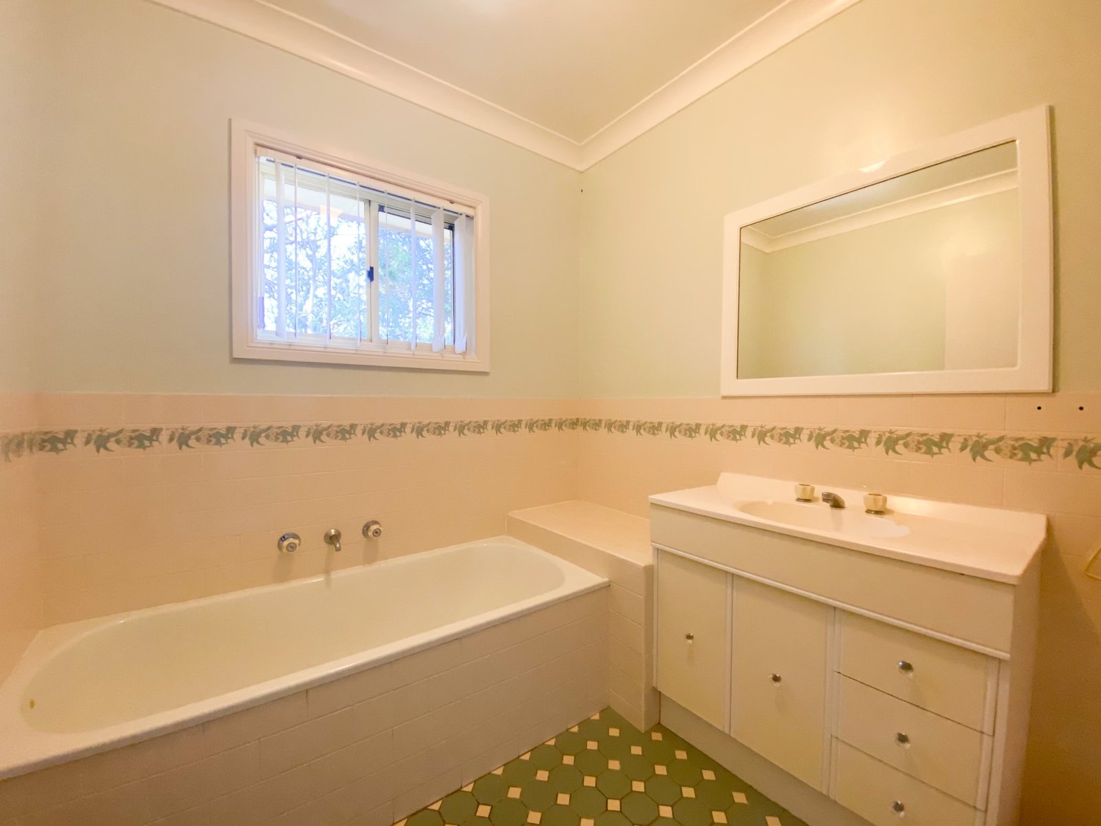 2 Scott Circuit SALAMANDER BAY 26