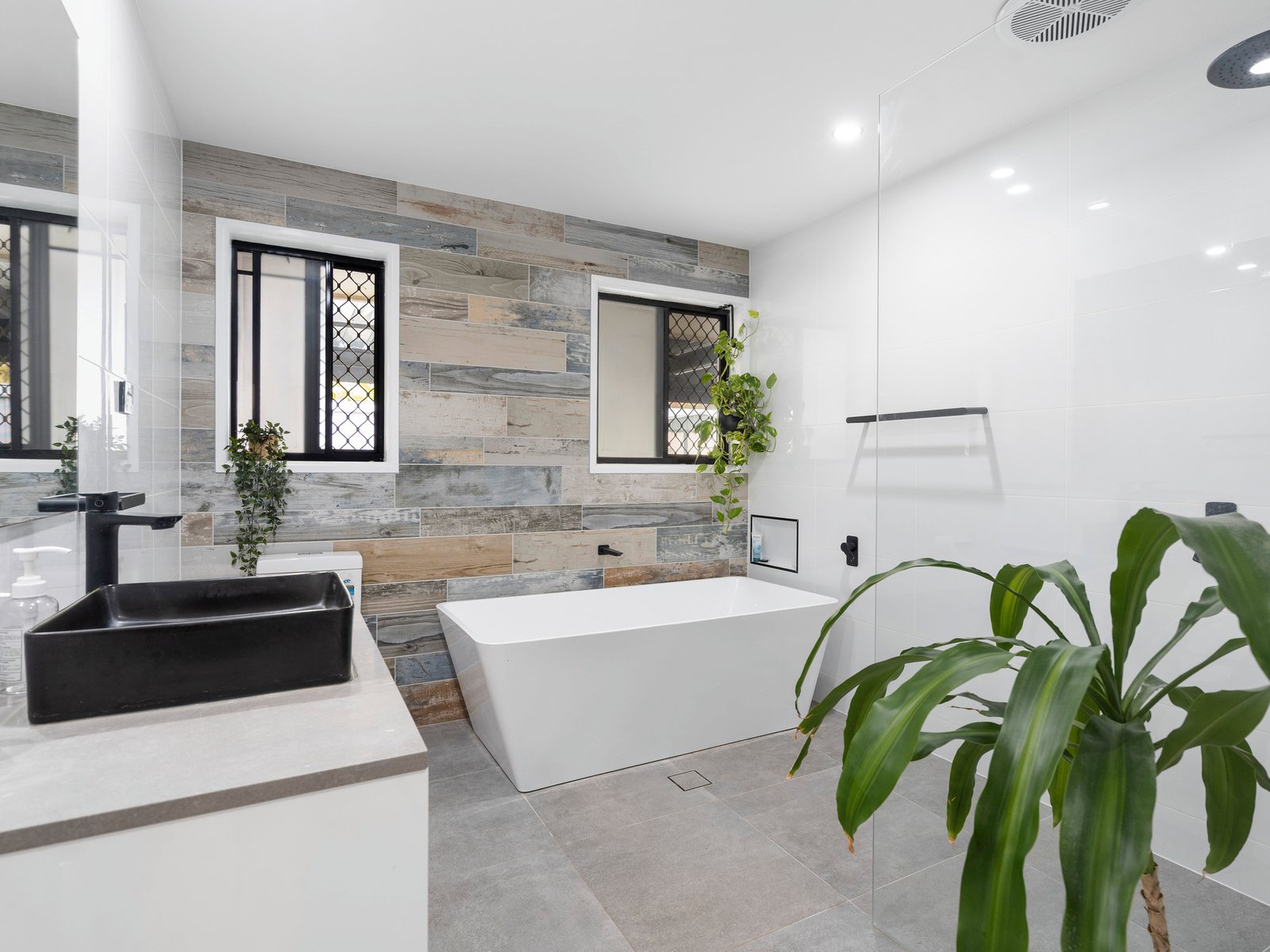 2 Seabrook Street ELANORA 3