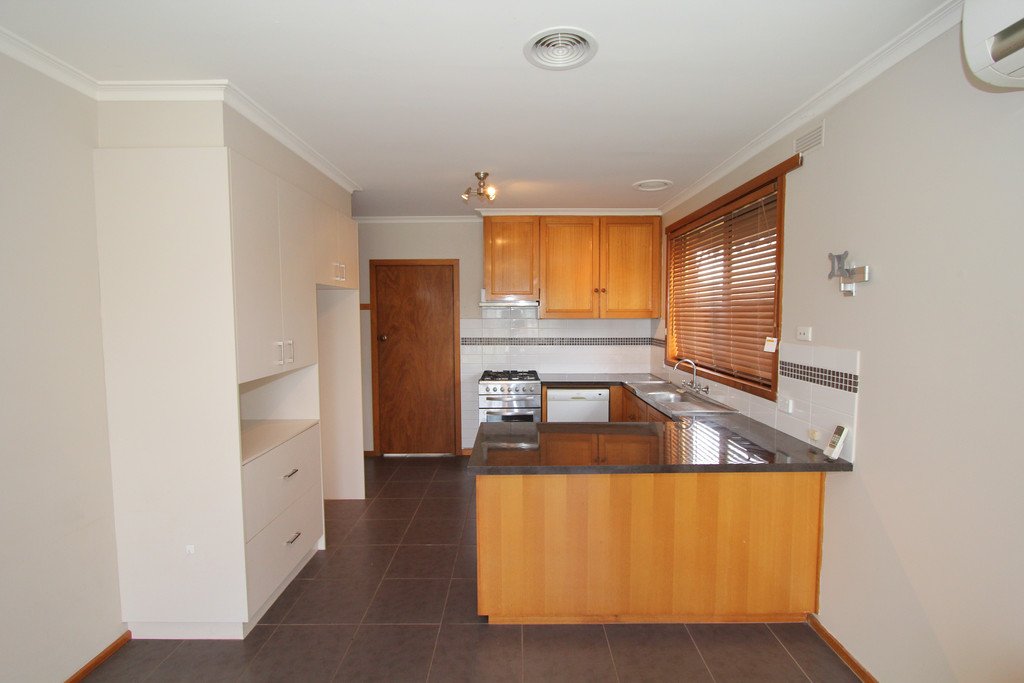 2 Sherwood Street WENDOUREE 2
