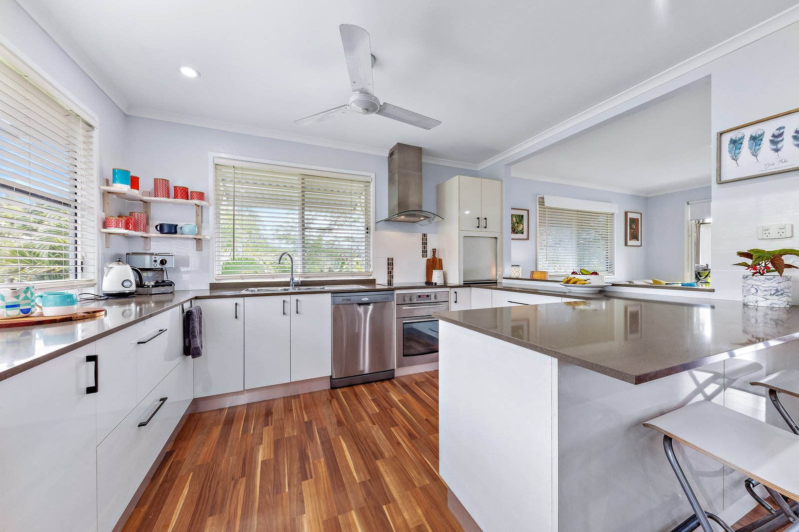 2 South Molle Blvd  CANNONVALE 4