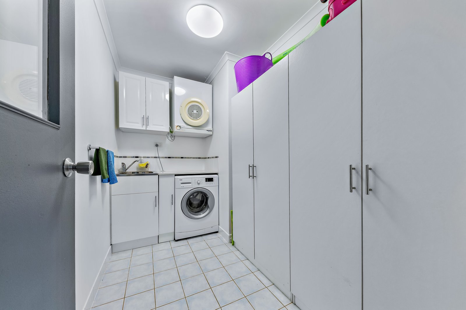 2 South Molle Blvd  CANNONVALE 14