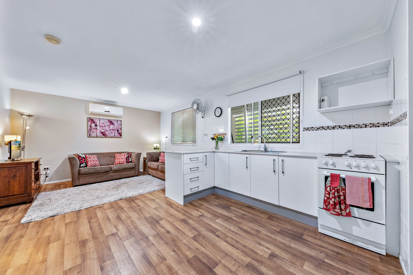 2 South Molle Blvd  CANNONVALE 16