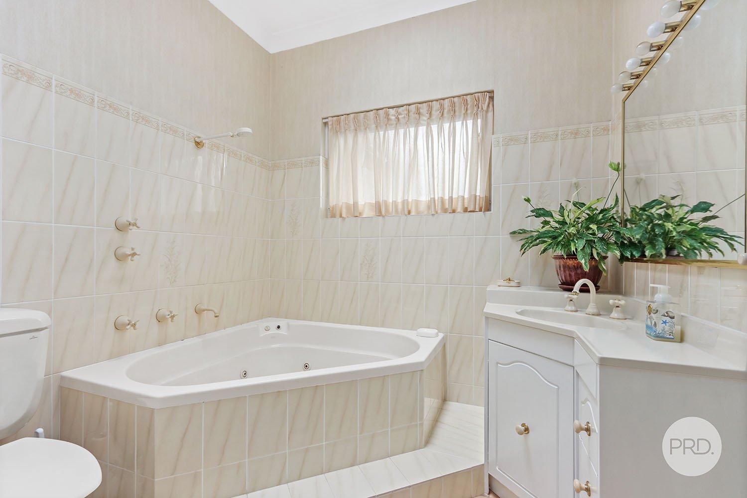 2 Spalding Crescent HURSTVILLE GROVE 7