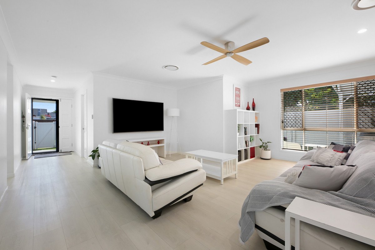 2 Sparrow Place BURLEIGH WATERS 1