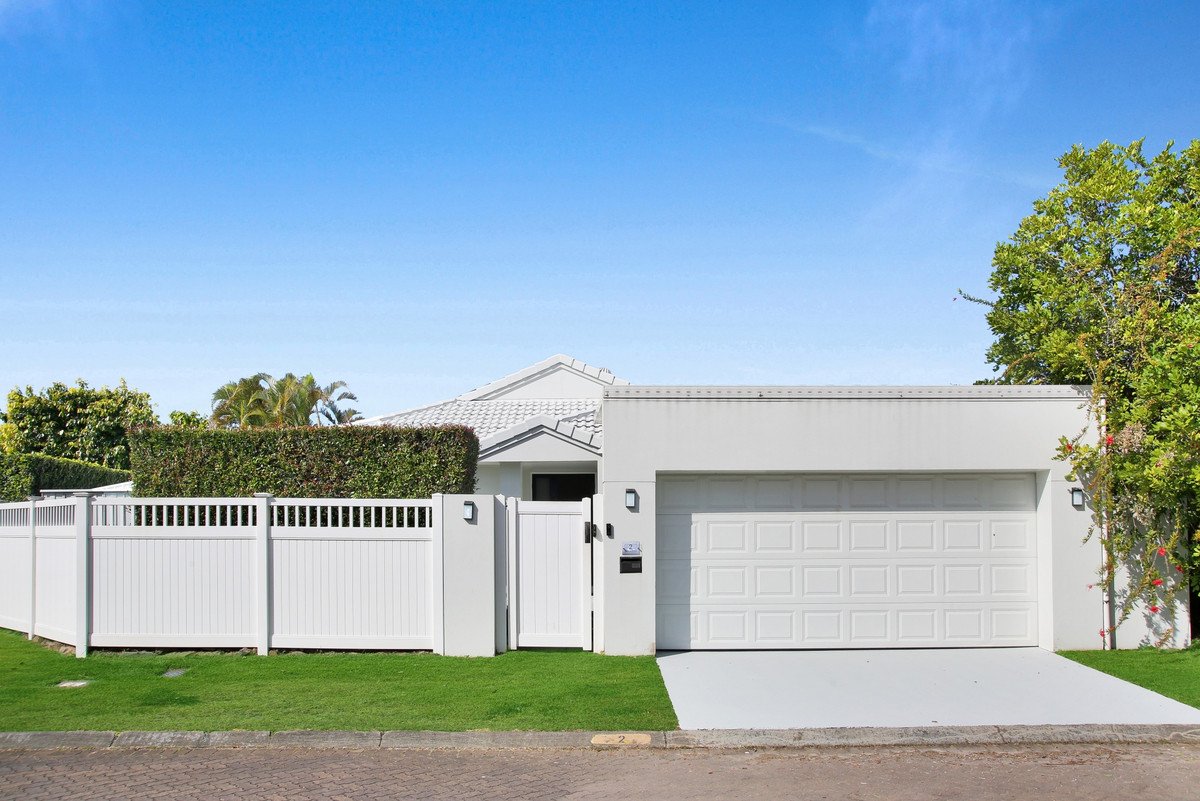 2 Sparrow Place BURLEIGH WATERS 2