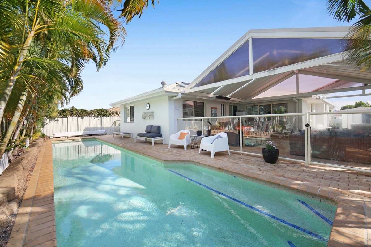 2 Sparrow Place BURLEIGH WATERS 3