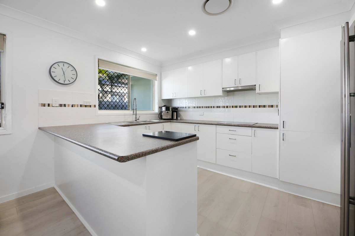 2 Sparrow Place BURLEIGH WATERS 7